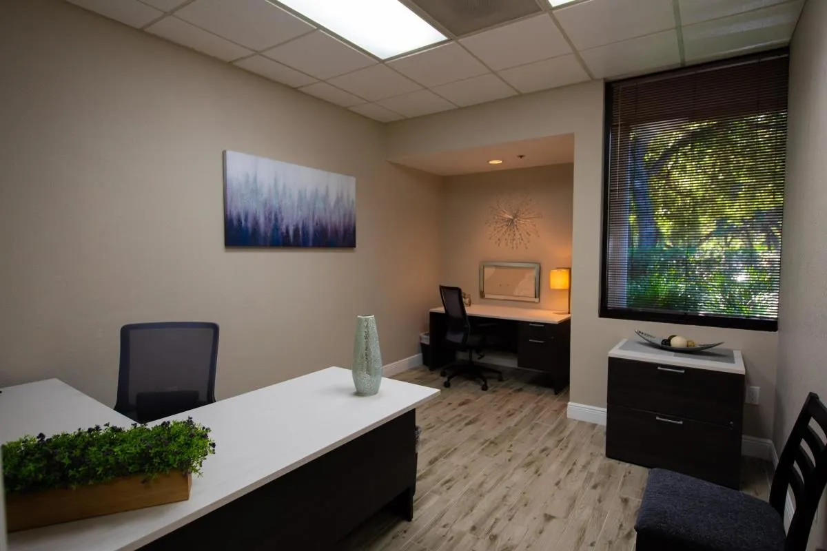 Business 78 image HILL VALLEY SUITES