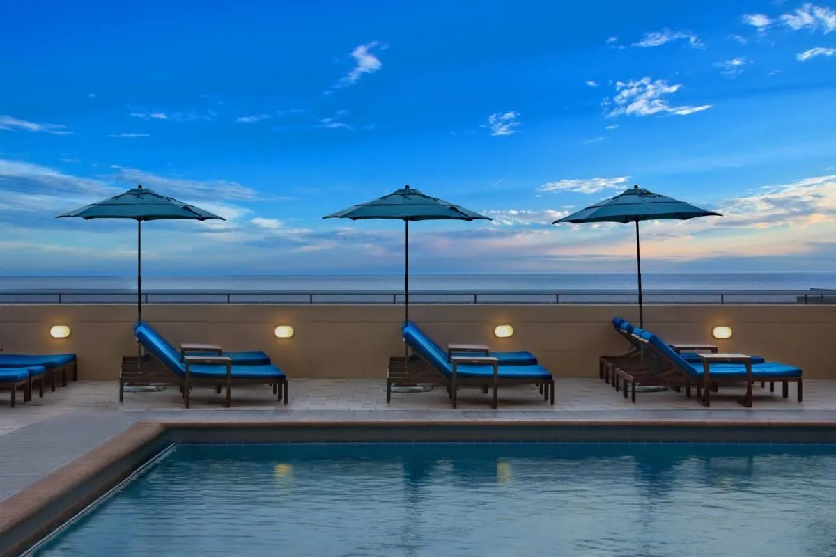 Business 4 image MARRIOTT'S BEACHPLACE TOWERS
