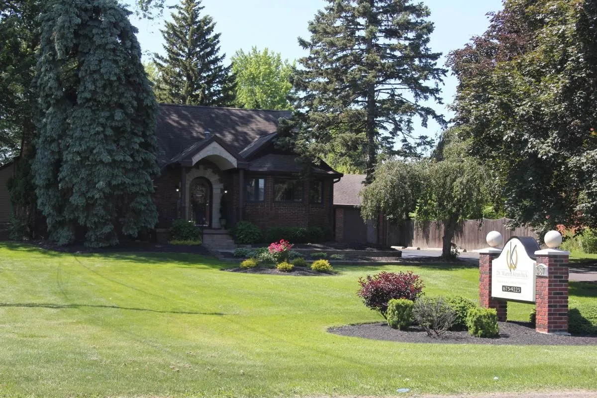 Business 3 image WARREN M. KRUTCHICK, DDS