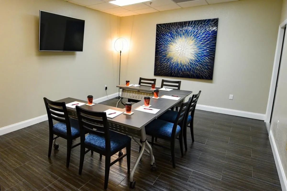 Business 51 image HILL VALLEY SUITES