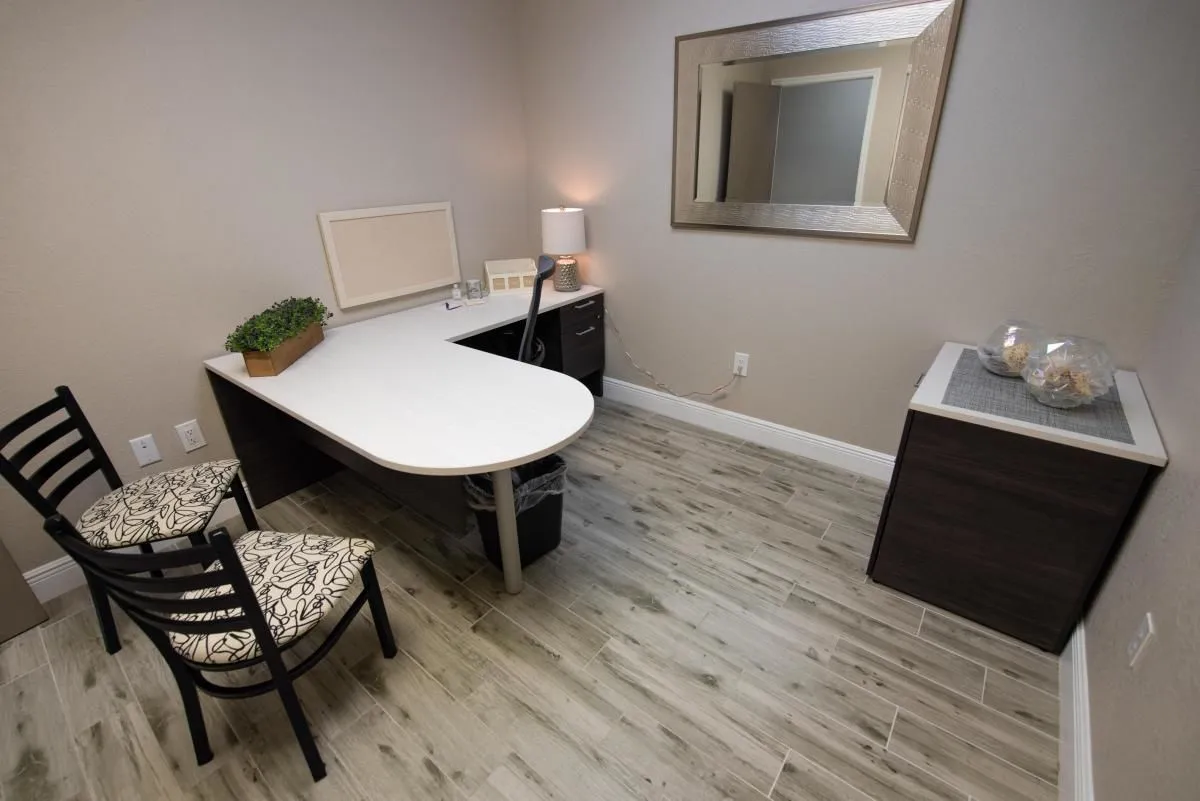 Business 72 image HILL VALLEY SUITES