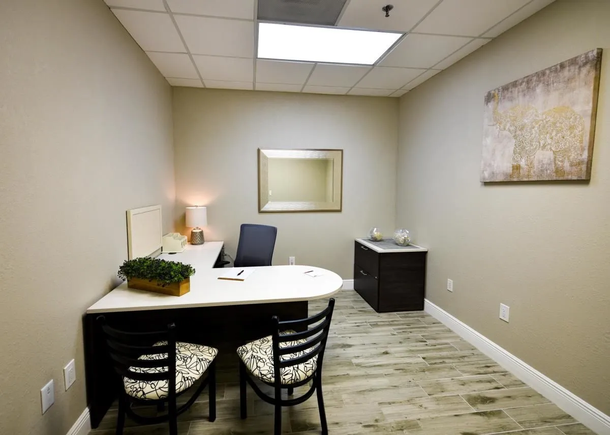 Business 81 image HILL VALLEY SUITES