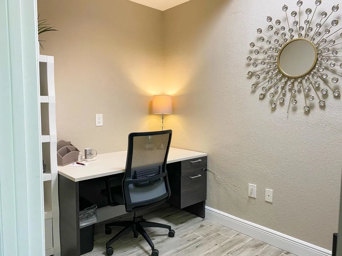 Business 71 image HILL VALLEY SUITES