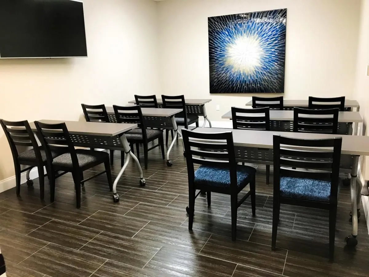 Business 47 image HILL VALLEY SUITES