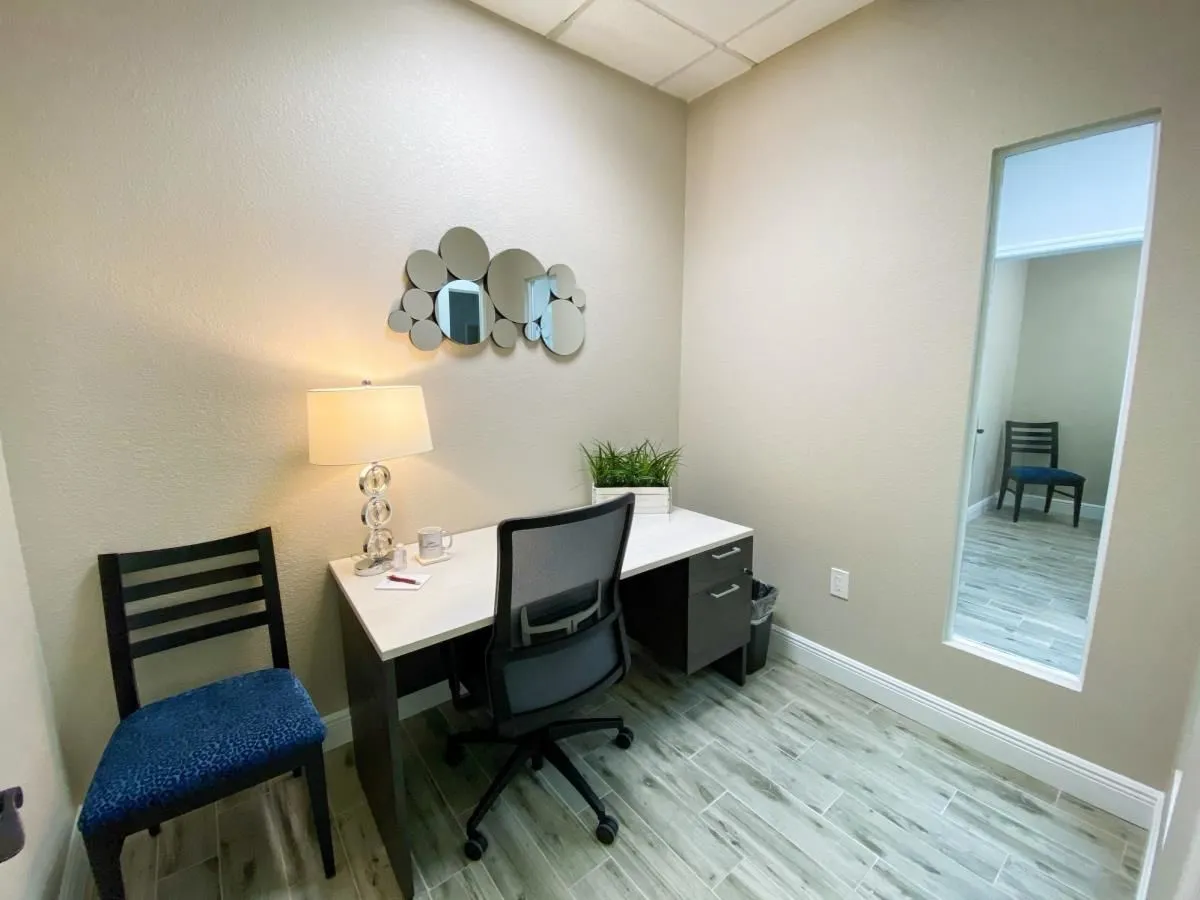 Business 76 image HILL VALLEY SUITES