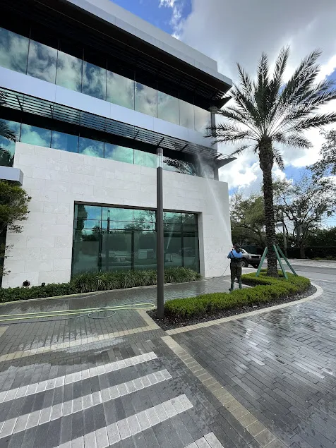 Business 4 image SUPER CLEAN 305