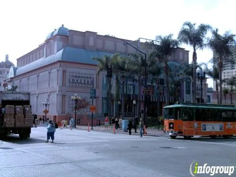 Business 2 image NORDSTROM