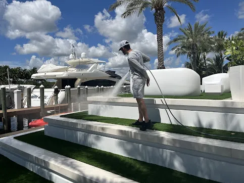 Business 2 image SUPER CLEAN 305